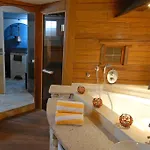 查莱讷木屋酒店