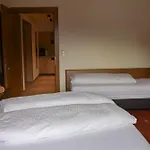 Tschallener 아파트